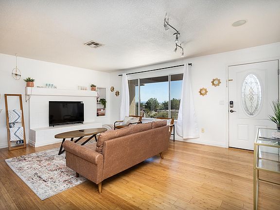 5th image of 6988 Hillview Rd