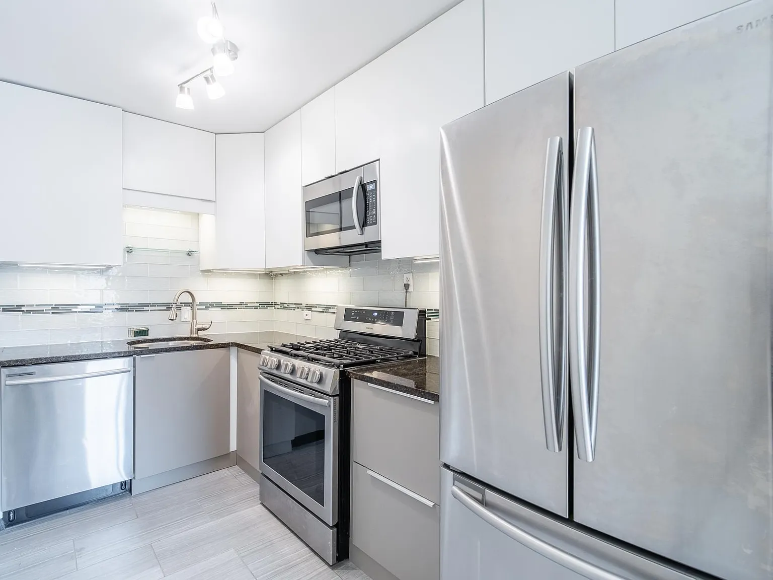 2 bed, 904 sqft, $2,350 — Photo 3