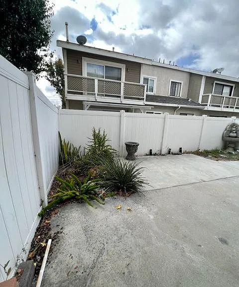 7893 Cerritos Ave — Photo 23