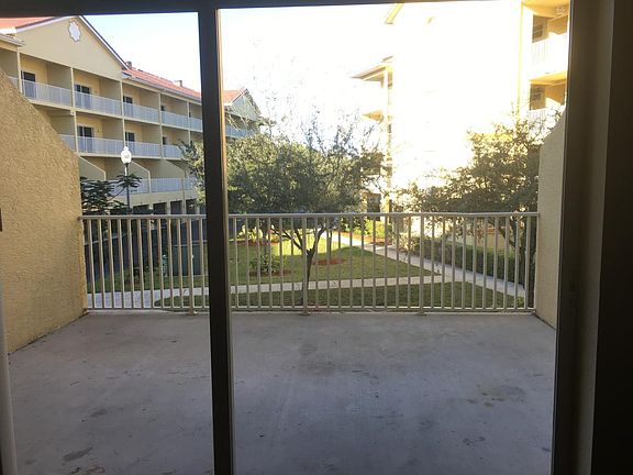 Large Outdoor Lanai area