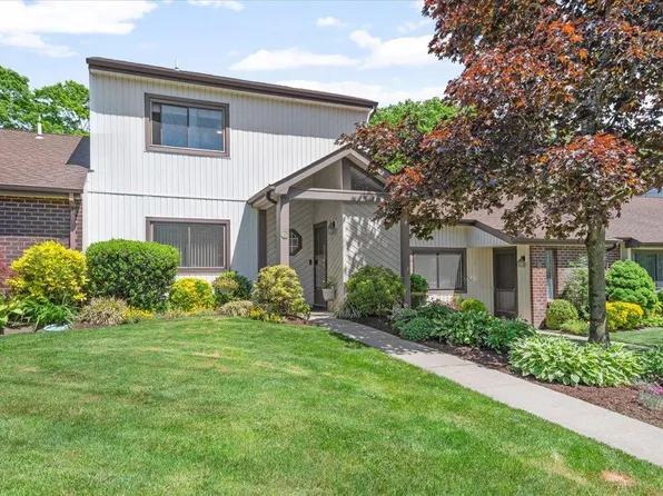 10 Sheila Court #--, Holtsville, NY 11742