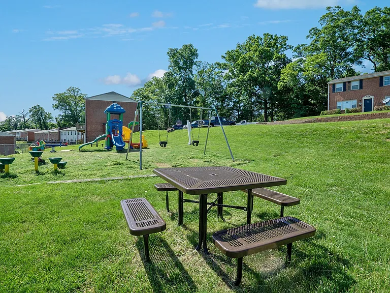 Fairway Ridge Apartments and Townhomes — Photo 12