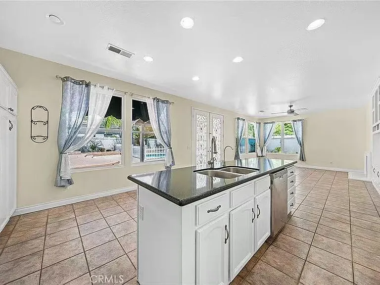 39647 Dartanian Pl — Photo 22