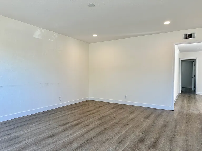 1544 San Joaquin Ave — Photo 17
