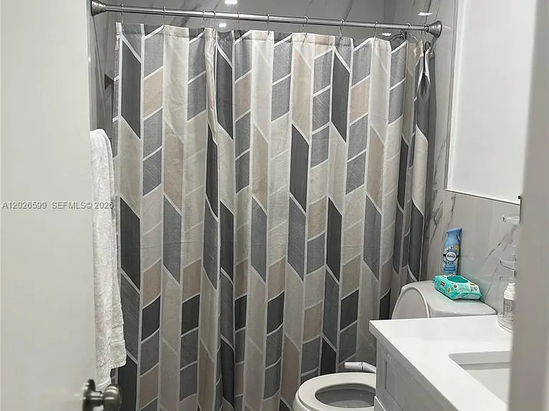 2466 Taylor St #4B — Photo 8