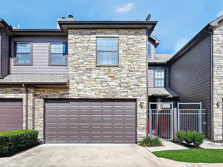 2346 Bermuda Shores Dr — Photo 1