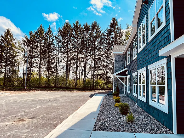 Med Tech Landing — Photo 6