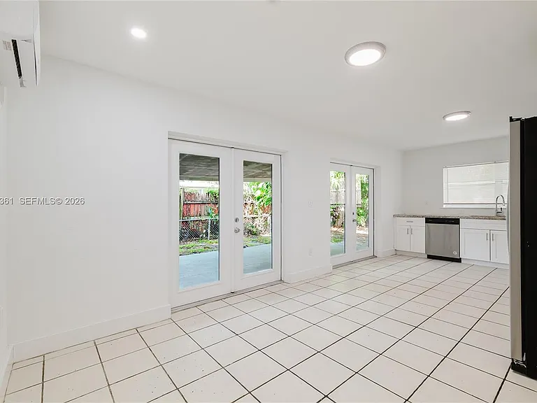 6130 Flagler St — Photo 15