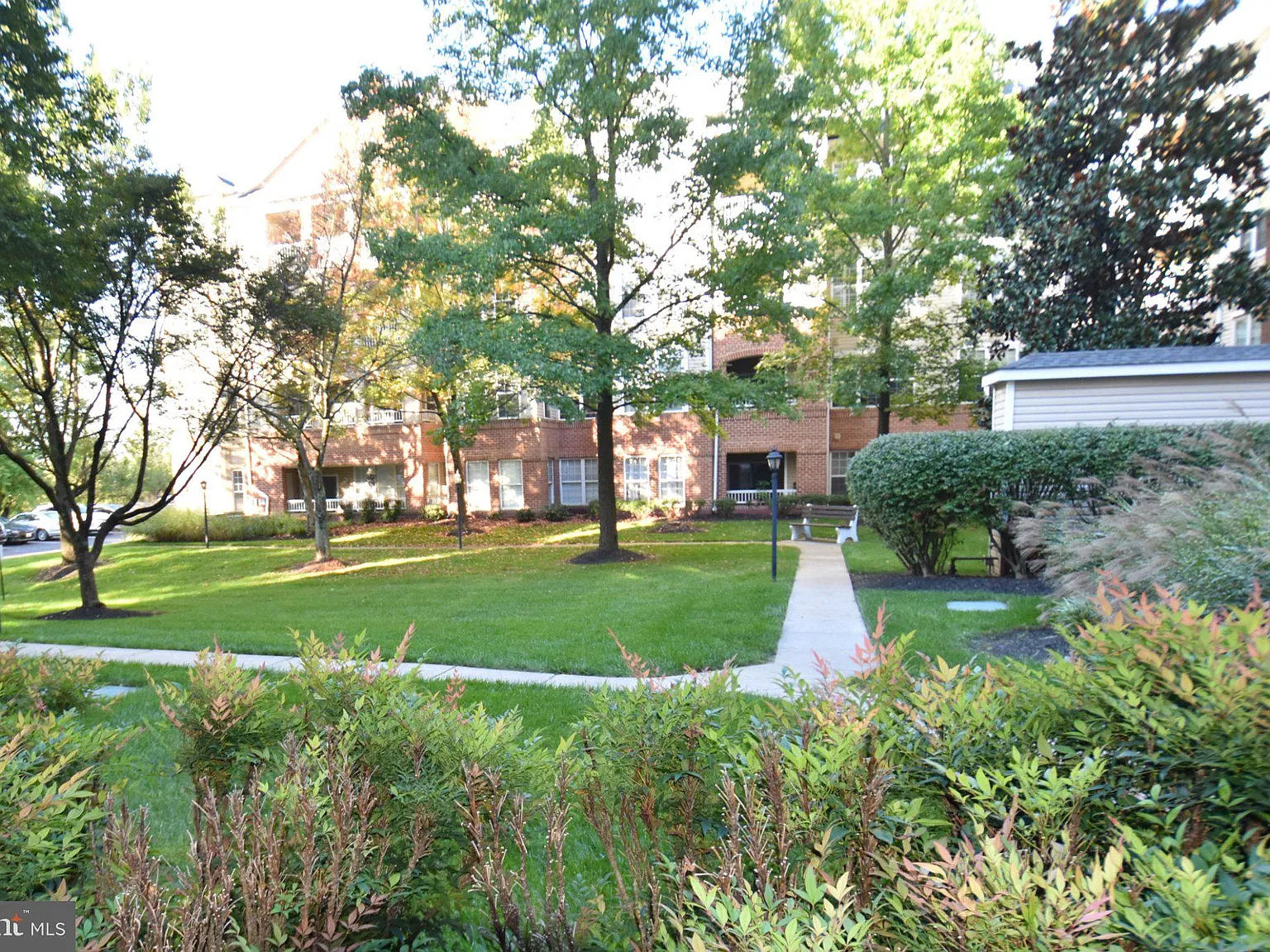 1 bed, 1.0 bath, 852 sqft, $1,900 — Photo 4