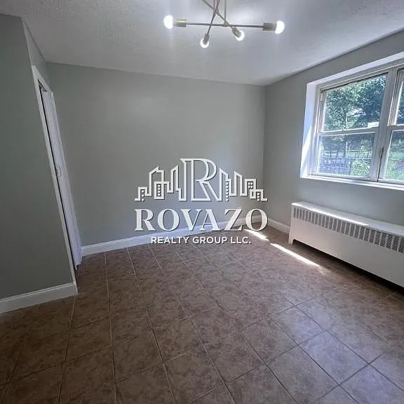 585-586 Elizabeth Ave #305 — Photo 4