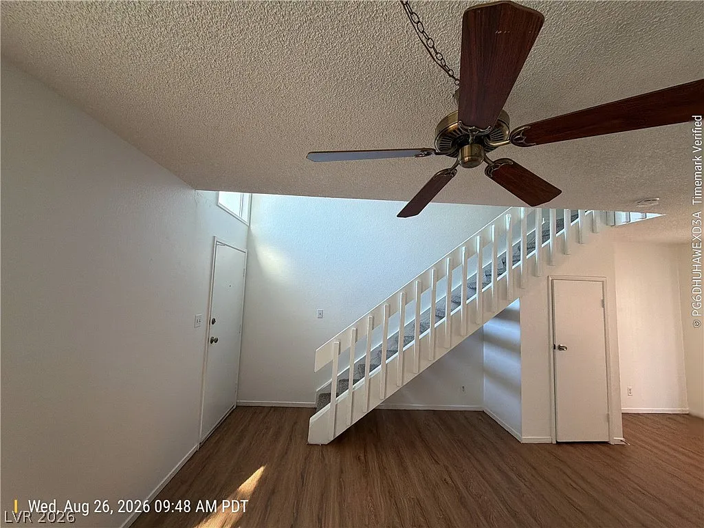 1 bed, 1.0 bath, 748 sqft, $1,056 — Photo 2