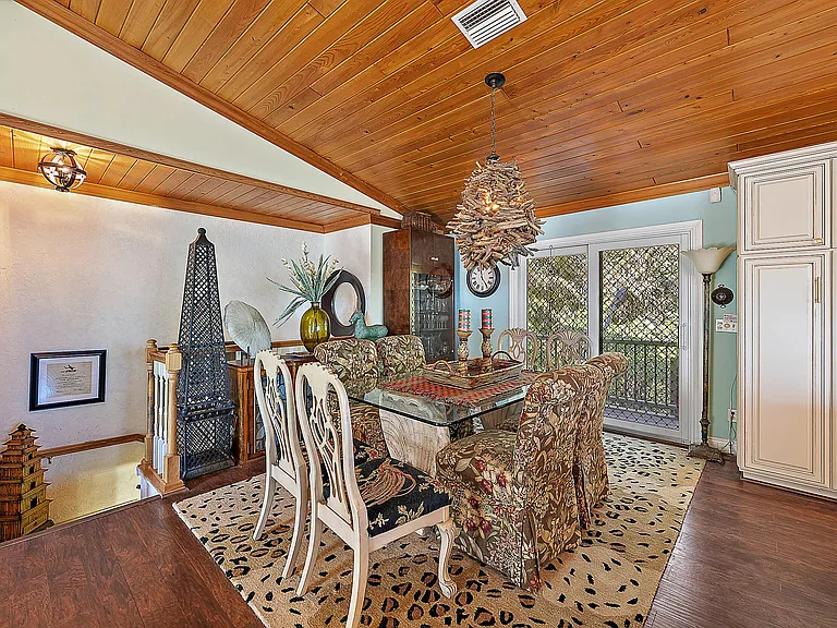 12140 SE Indian River Dr N — Photo 22