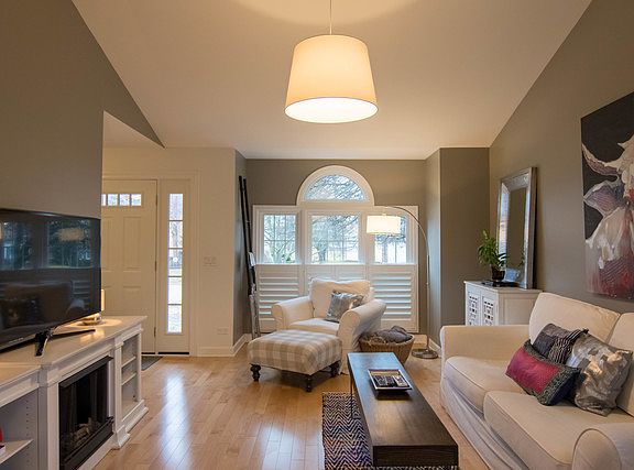 3rd image of 836 Interlaken Dr