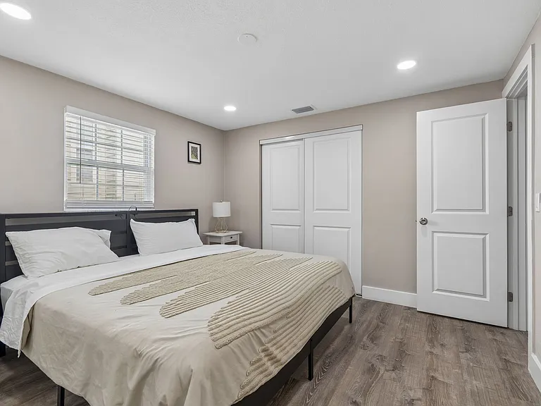 4906 W Cleveland St — Photo 31