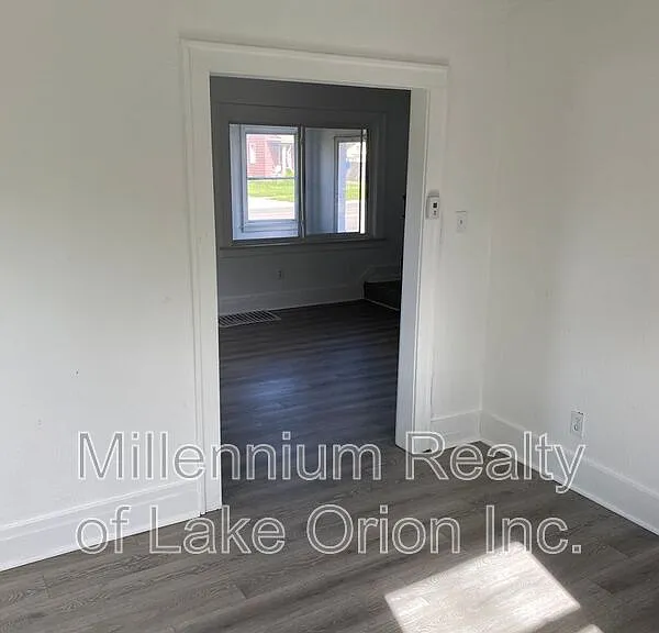 638 Joslyn Ave — Photo 6