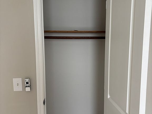 5th image of 323 Edwards Ave