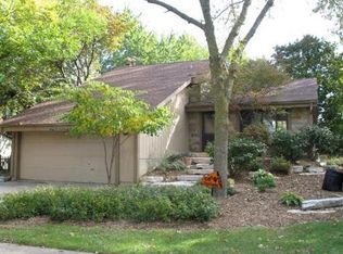 30W279 Ridgewood Ct, Warrenville, IL 60555