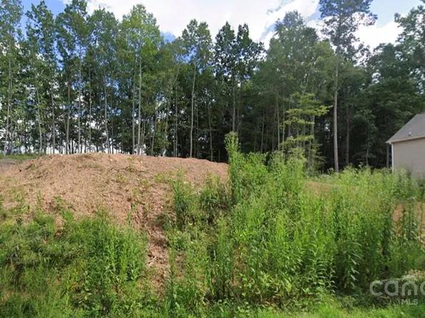 1047 3rd Avenue Dr SE, Hickory, NC 28602