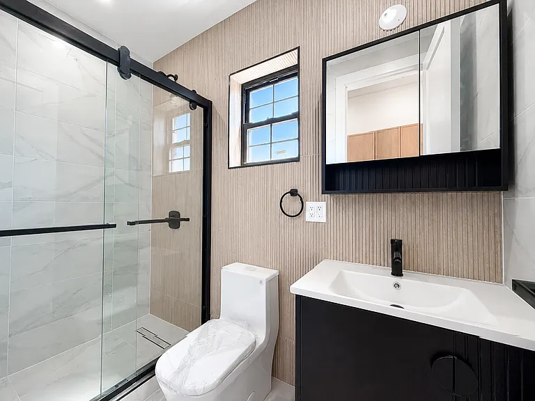 148 Conselyea St #3L — Photo 7