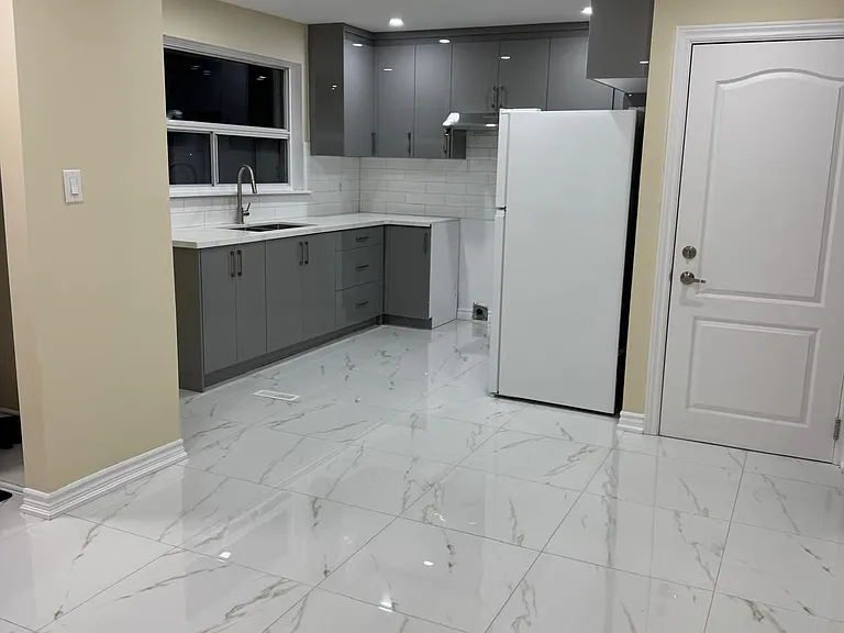 28 Alexandria Cres — Photo 6