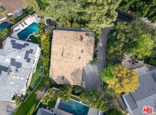 3921 Woodcliff Rd, Sherman Oaks, CA 91403