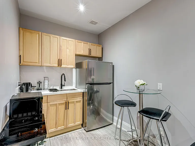 6 Dalmeny Rd #LOWER — Photo 19