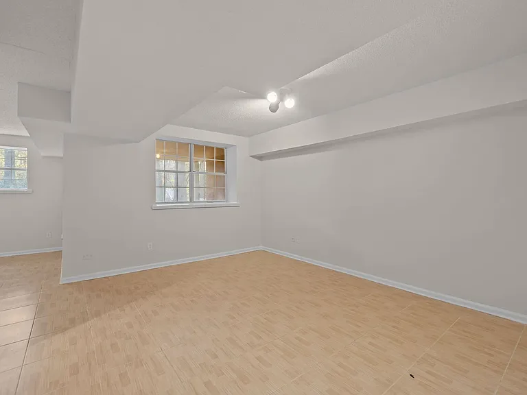 9024 Saint Thomas Ln — Photo 21