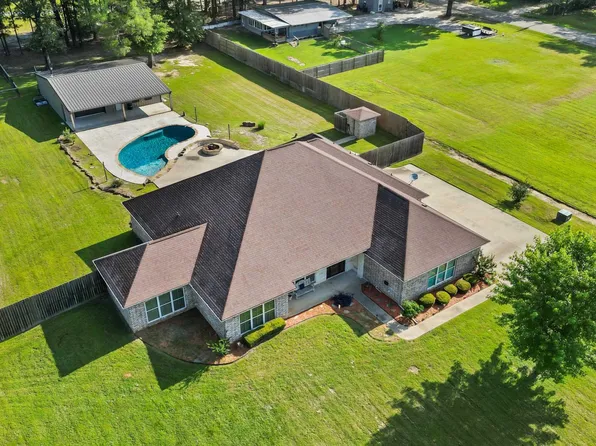 588 B K Pickering Dr, Texarkana, TX 75501