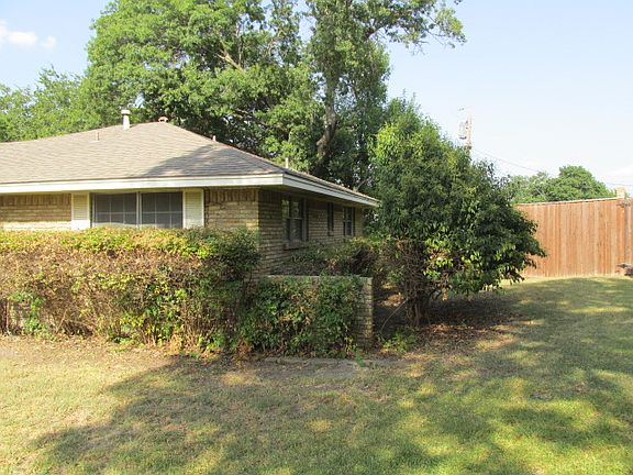 2nd image of 1215 Holly Glen Pl