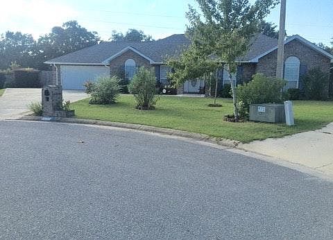 Front of House- Cul de sac