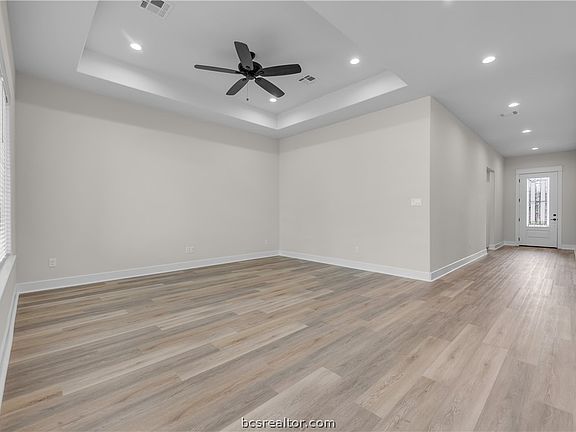 4th image of 3025 Teller Dr