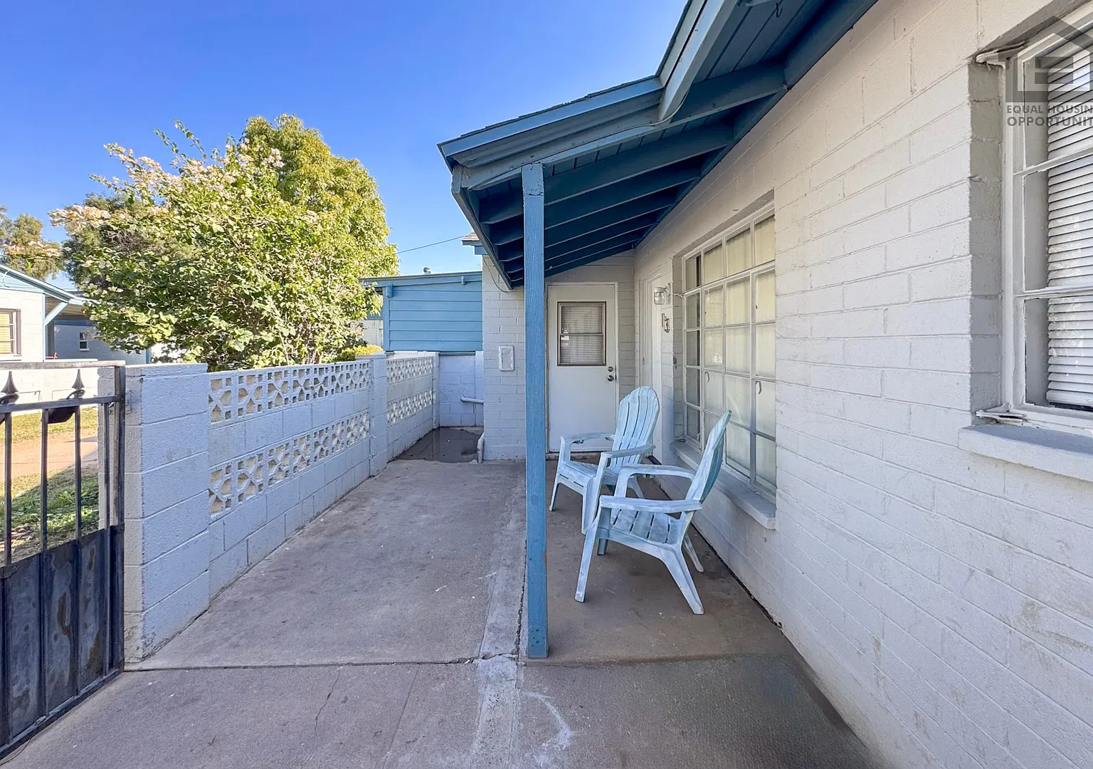 2Bed/1Bath Ground Floor Apt at Thomas/N 19th Ave! Move-In Ready on 12/10/2026! — Photo 1
