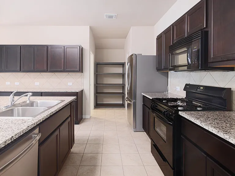 11301 Dawes Pl — Photo 4