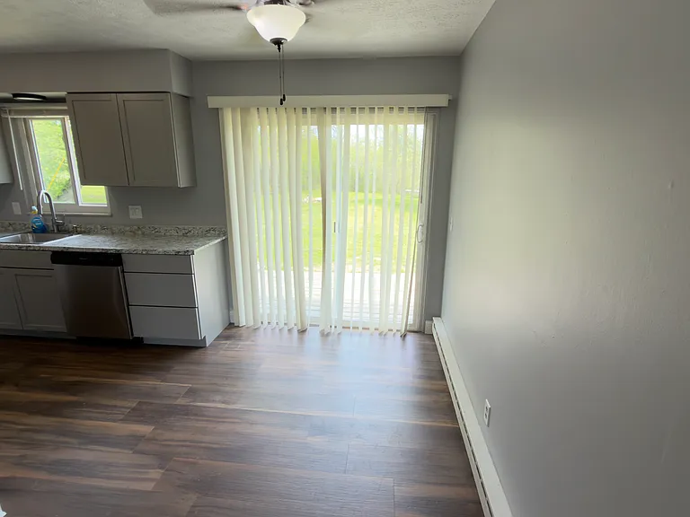 476 N Burkhart Rd — Photo 8