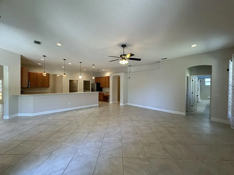 130 Oyster Pl — Photo 2