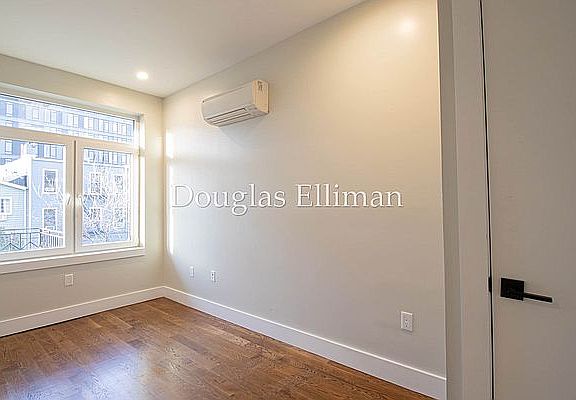 5th image of 241 Suydam St APT 2R