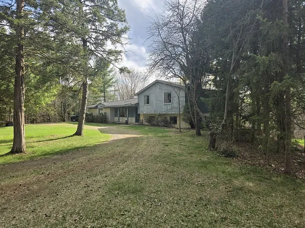 654 E Buell Rd, Rochester, MI 48306