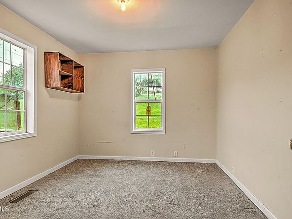 4th image of 409 Crockett St