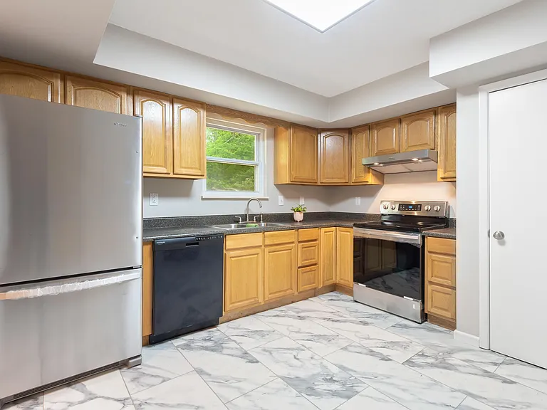 1908 Plumb Creek Cir — Photo 9