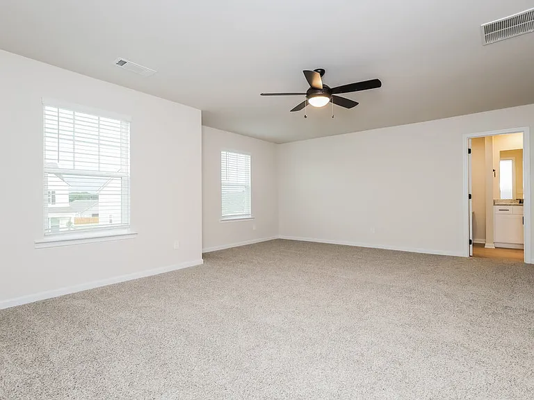 711 Berkeley Dr — Photo 8