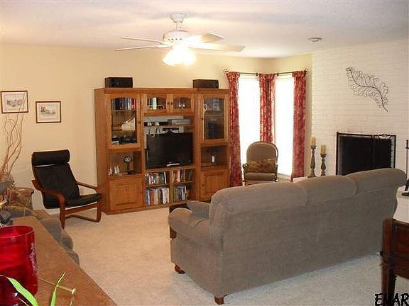 2nd image of 4211 Unruh Dr