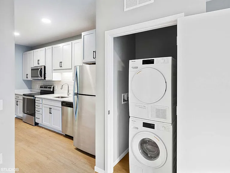 Lago Apartments — Photo 106