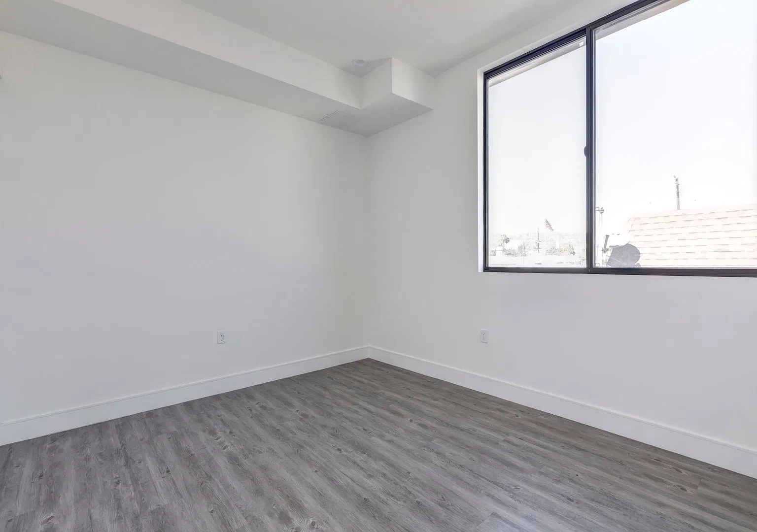 New Hollywood Townhomes — Photo 3