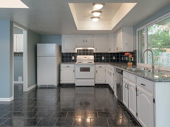 5th image of 3107 Meadowview Dr