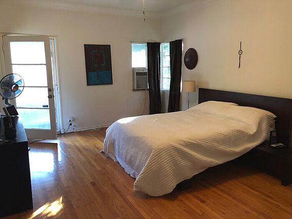 4th image of 342 N Sycamore Ave