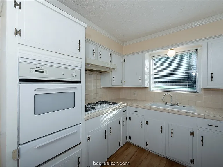 2317 Carter Creek Pkwy — Photo 9