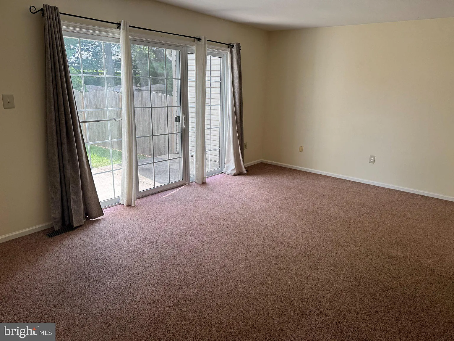 3 bed, 2.5 bath, 1636 sqft, $2,300 — Photo 4