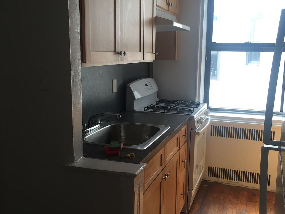 2nd image of 1660 E 21st St #3