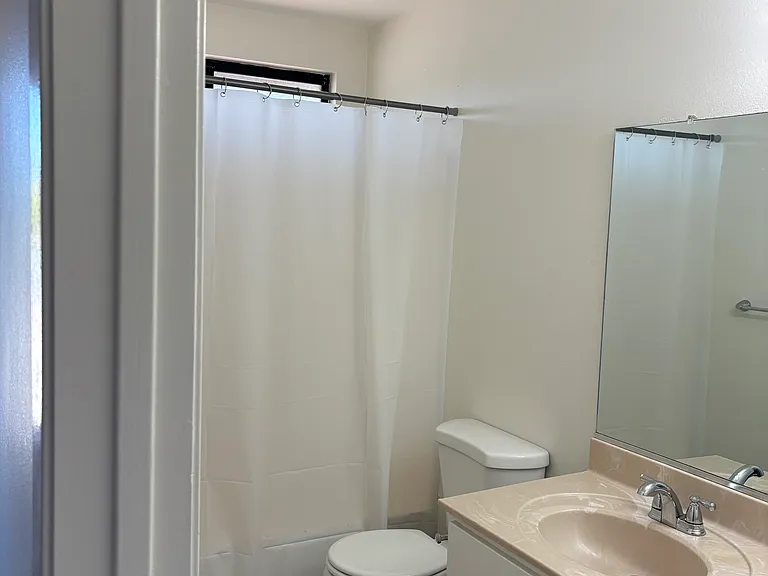 654 Woodcrest Dr #B — Photo 9