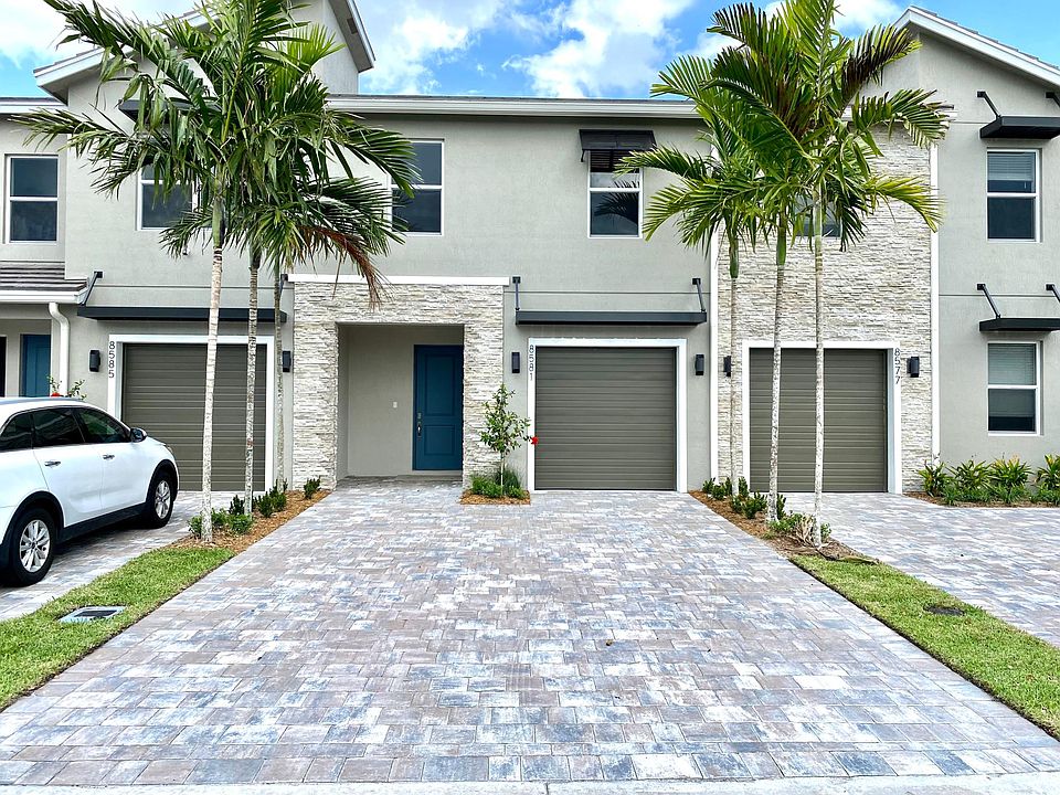 Front. Room in driveway for 2 cars.